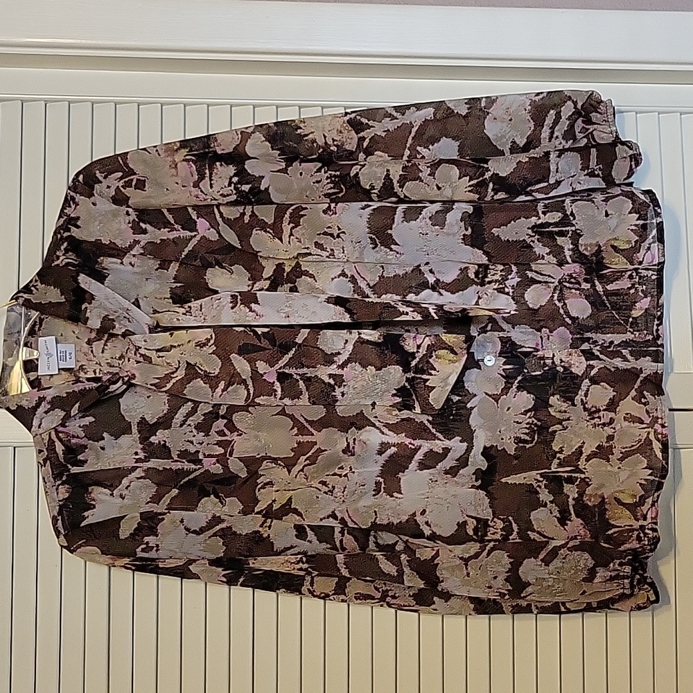 Jaclyn Smith semi-sheer polyester long sleeve print blouse, size Small.